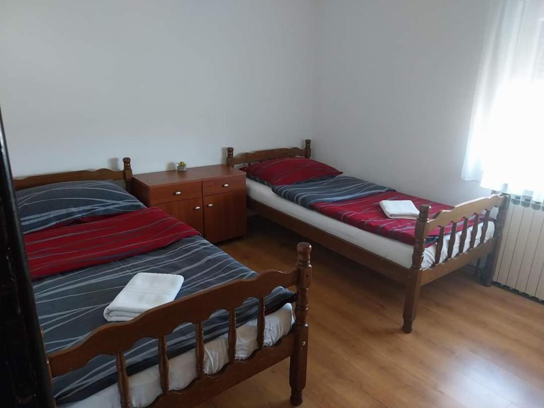 Guesthouse Juka Gospić Esterno foto